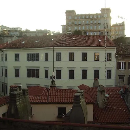 Oda ve Kahvaltı Gens Julia Trieste