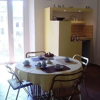 Gens Julia Bed & Breakfast 4*