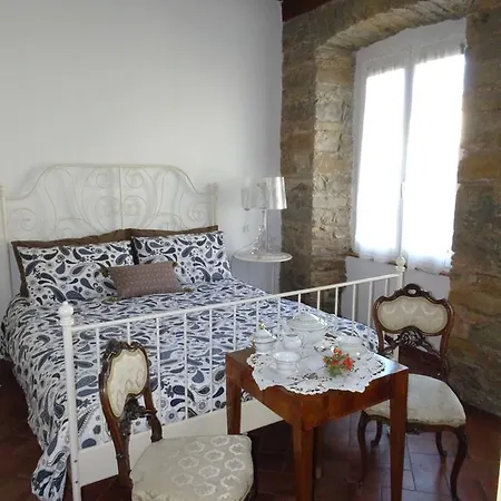 Gens Julia Τεργέστη