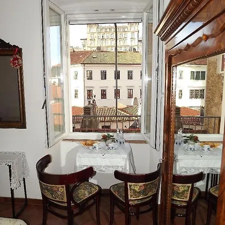 Gens Julia Τεργέστη